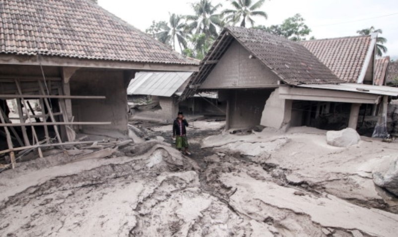 Най малко 13 души са станали жертва на изригването на вулкан
